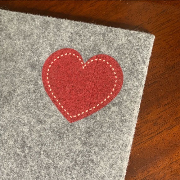 NWOT Material Felt Large Envelope with Heart Print - Picture 7 of 9
